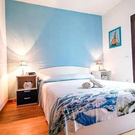 Razzoli Apartment *